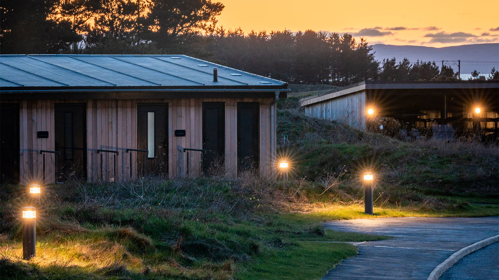 Arcluce KLOU180 illumine les espaces extérieurs du complexe de golf Dundonald Links sur la côte écossaise.
